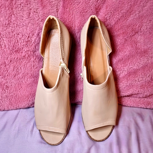 NWOT Open-toe funky chunky heels size 9 (runs large) beige leather - Picture 4 of 5